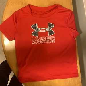 Under armor boy shirt size 4t